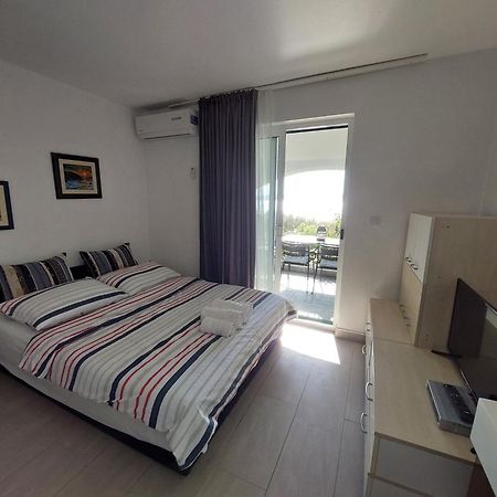 Villa Bratus Promajna Eksteriør billede